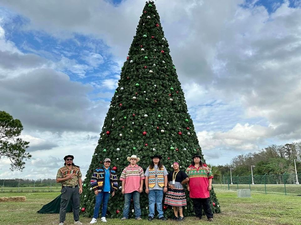 The holiday season is here, and the Christmas tree is up at the Ah-Tah-Thi-Ki Seminole Musuem, thanks to the Big Cypress Council office. Come by the Ah-Tah-Thi-Ki Seminole Museum and take your family photos!